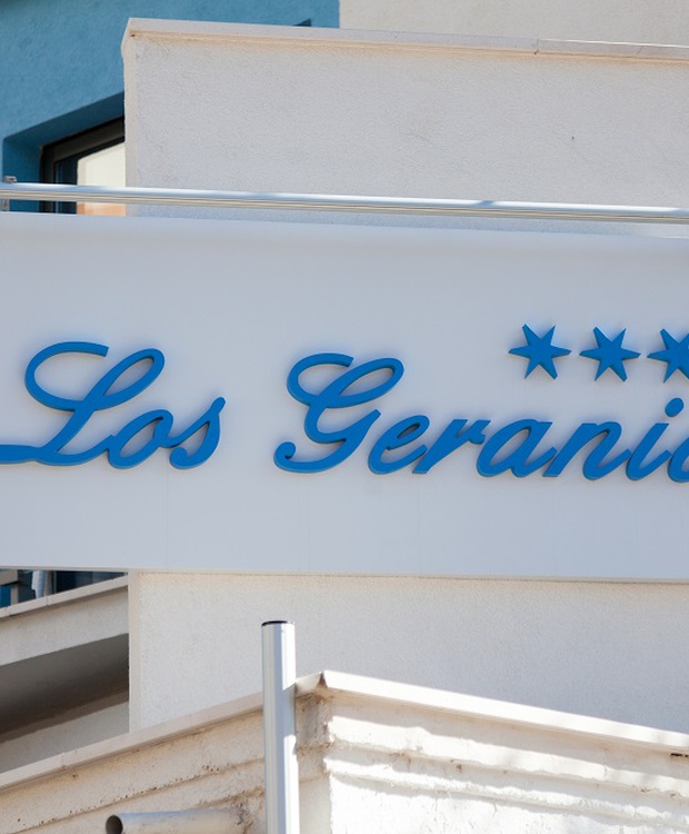 Fachada Hotel Los Geranios